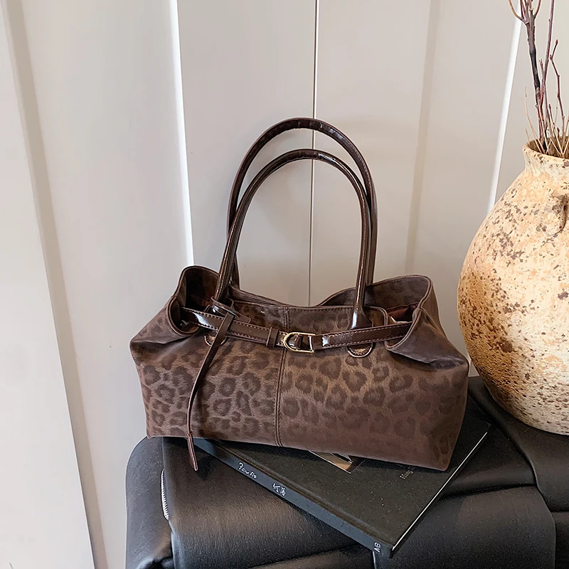 Women Bags Discount - กระเป๋าสะพายไหล่ลายเสือดาวสำหรับผู้หญิง รุ่นเยาว์หวาน ปี 2026 ขายดี ความจุเยอะ