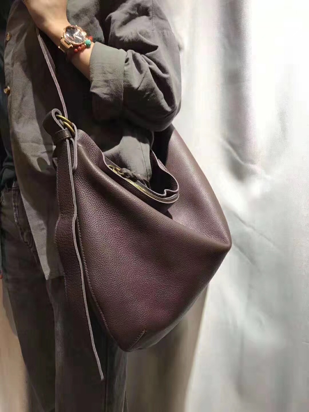 Doctor Bag Leather - กระเป๋าหนังแท้สำหรับผู้หญิง หนังวัวชั้นแรก ดีไซน์ใหม่สไตล์เรโทร ความจุเยอะ กระเป๋าสะพายไหล่หนังนิ่ม กระเป๋าสะพายข้าง