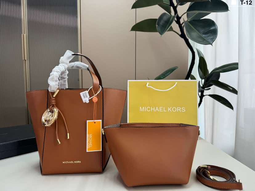 MICHAEL KORS/ไมเคิล คอร์ส MK 2 - Women Bags Discount บทวิจารณ์และราคา