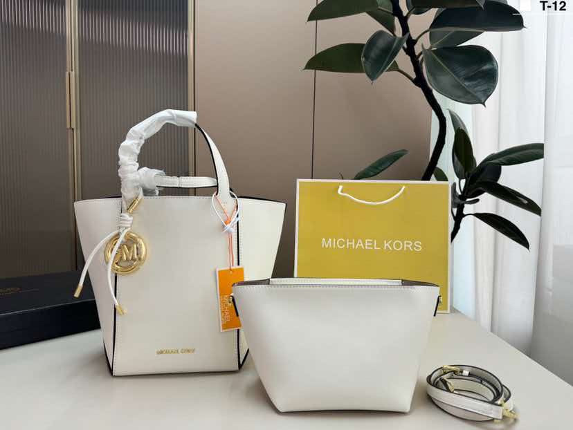 MICHAEL KORS/ไมเคิล คอร์ส MK 2 - Women Bags Discount บทวิจารณ์และราคา