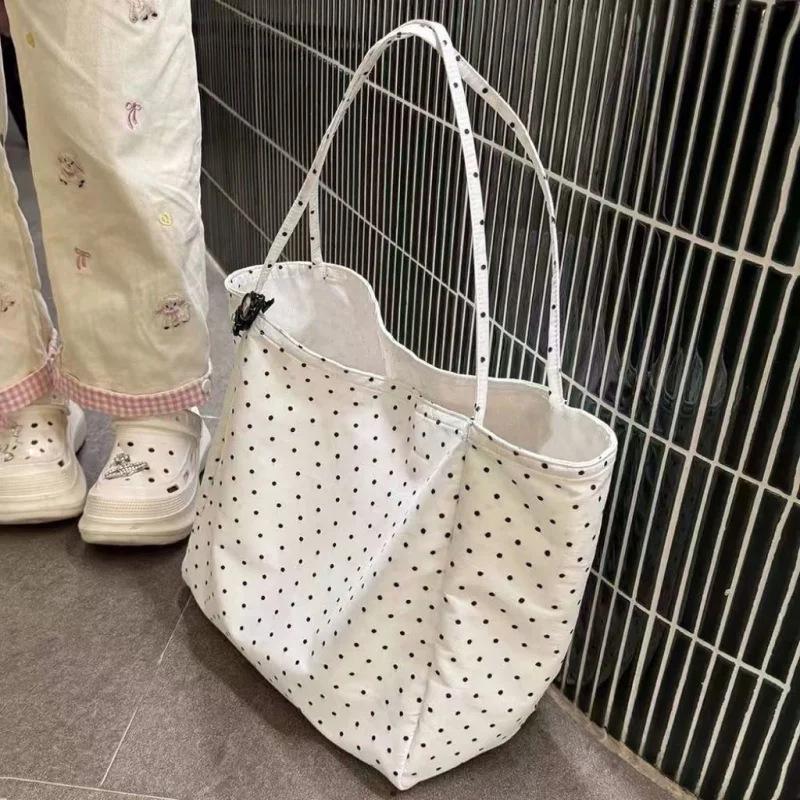 กระเป๋าโท้ทลายจุดผ้าแคนวาสขนาด - Women Bags Discount บทวิจารณ์และราคา