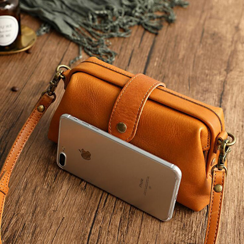 กระเป๋าสะพายหนังแท้ของผู้หญิง  - Doctor Bag Leather บทวิจารณ์และราคา