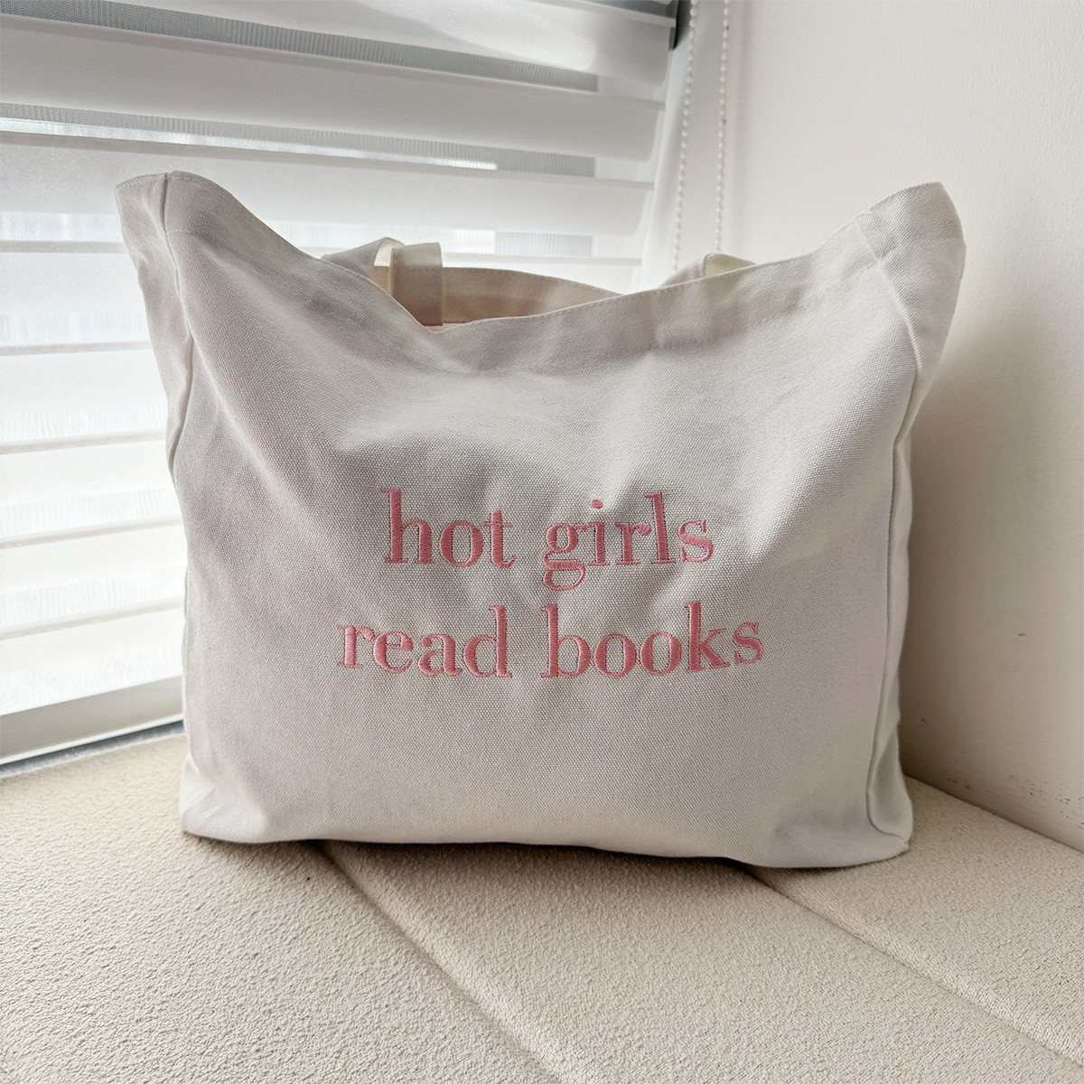 สาวร้อนอ่านหนังสือตัวอักษรปักพ - Women Bags Ck บทวิจารณ์และราคา